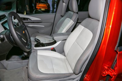 2017-Chevrolet-Bolt-EV-front-interior-seats.jpg