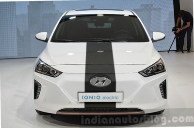 Hyundai-Ioniq-Electric-front-at-Geneva-Motor-Show-2016-streifen2.jpg