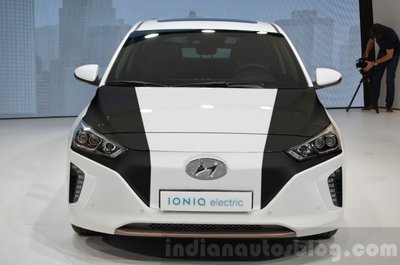 Hyundai-Ioniq-Electric-front-at-Geneva-Motor-Show-2016-abt2.jpg