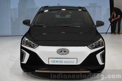 Hyundai-Ioniq-Electric-front-at-Geneva-Motor-Show-2016-black5.jpg