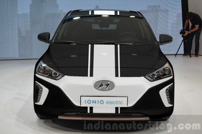 Hyundai-Ioniq-Electric-front-at-Geneva-Motor-Show-2016-black4.jpg