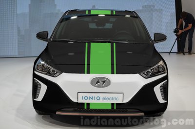 Hyundai-Ioniq-Electric-front-at-Geneva-Motor-Show-2016-black2.jpg