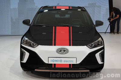 Hyundai-Ioniq-Electric-front-at-Geneva-Motor-Show-2016-black1.jpg
