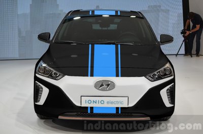 Hyundai-Ioniq-Electric-front-at-Geneva-Motor-Show-2016-black3.jpg