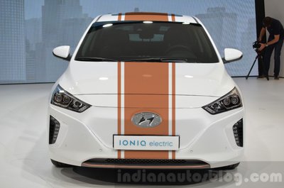 Hyundai-Ioniq-Electric-front-at-Geneva-Motor-Show-2016-rs07.jpg