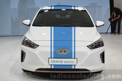 Hyundai-Ioniq-Electric-front-at-Geneva-Motor-Show-2016-rs10.jpg