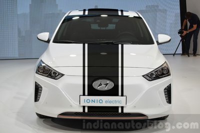 Hyundai-Ioniq-Electric-front-at-Geneva-Motor-Show-2016-rs08.jpg