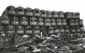 290px-Pacific-Electric-Red-Cars-Awaiting-Destruction.gif