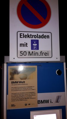 BMW Weltn.jpg