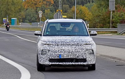 2020-kia-soul-ev-spied-at-the-nurburgring-with-full-led-headlights_1.jpg